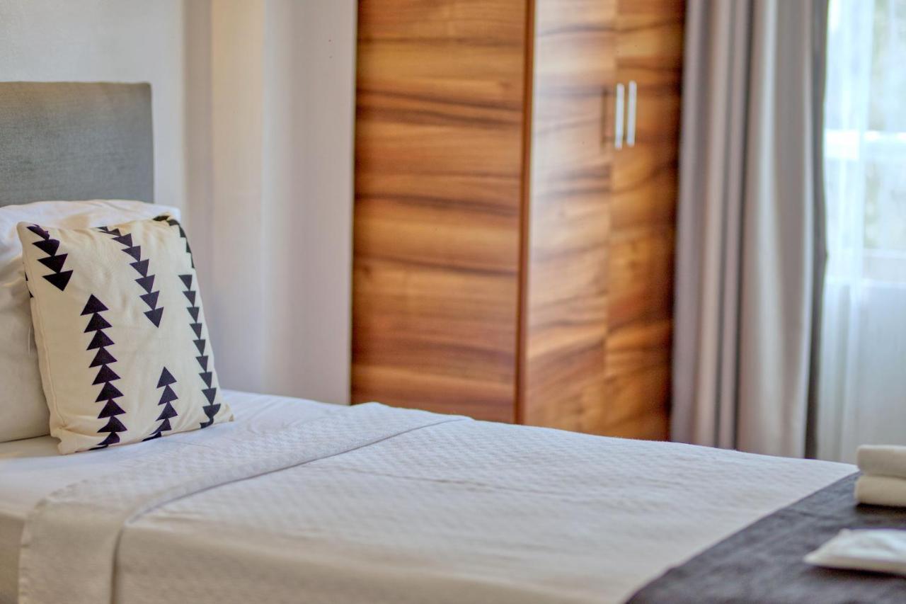Camlik 87 Hotel Ayvalik Exterior photo