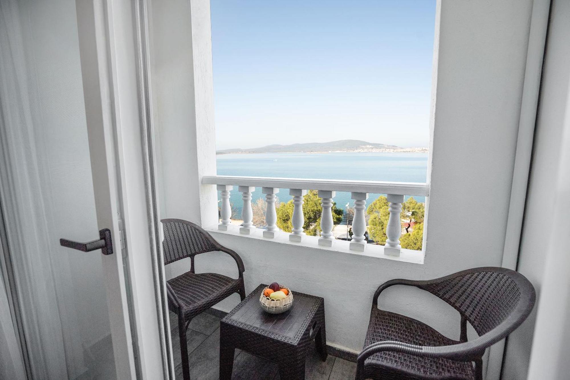 Camlik 87 Hotel Ayvalik Exterior photo