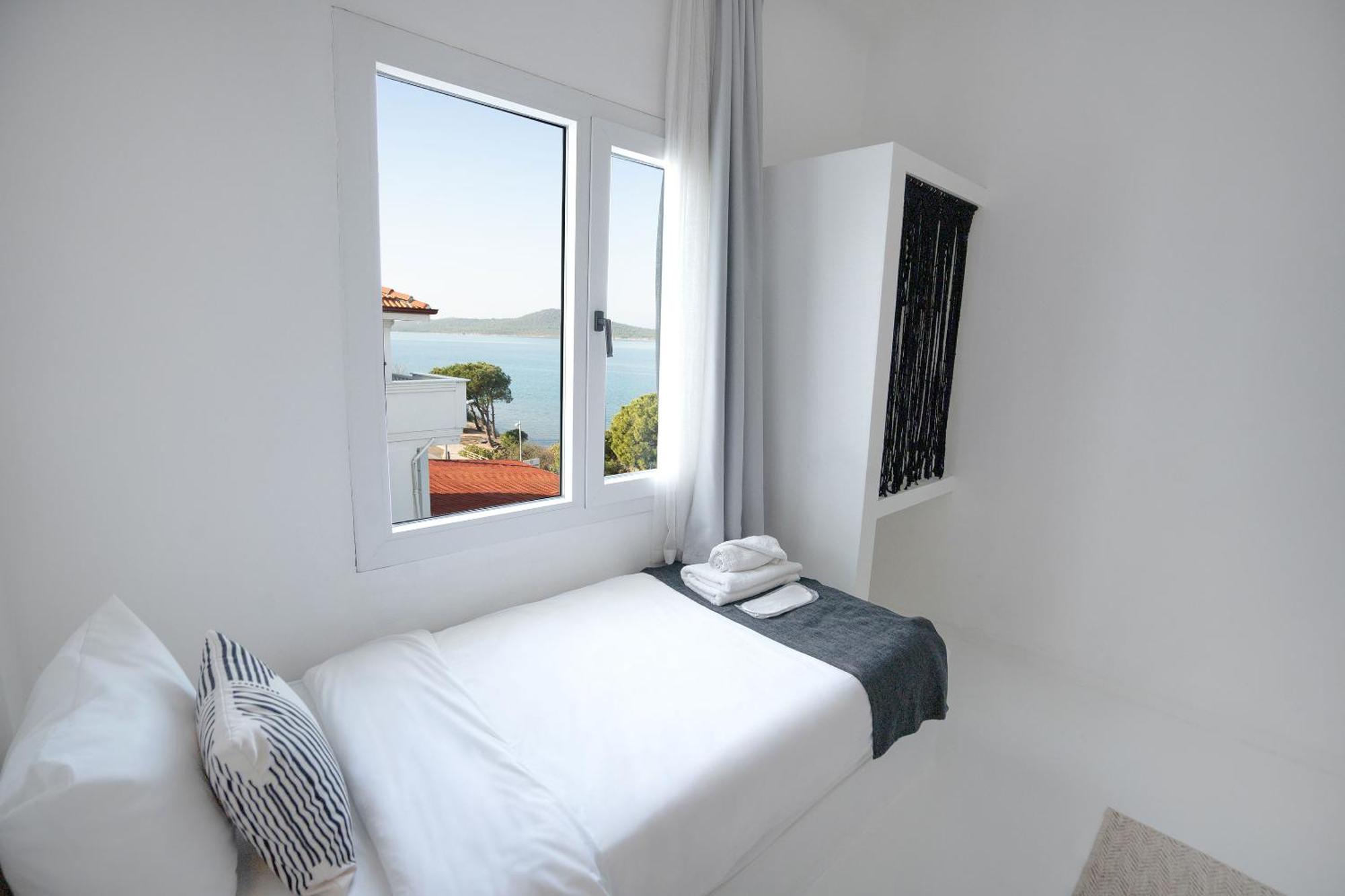 Camlik 87 Hotel Ayvalik Exterior photo