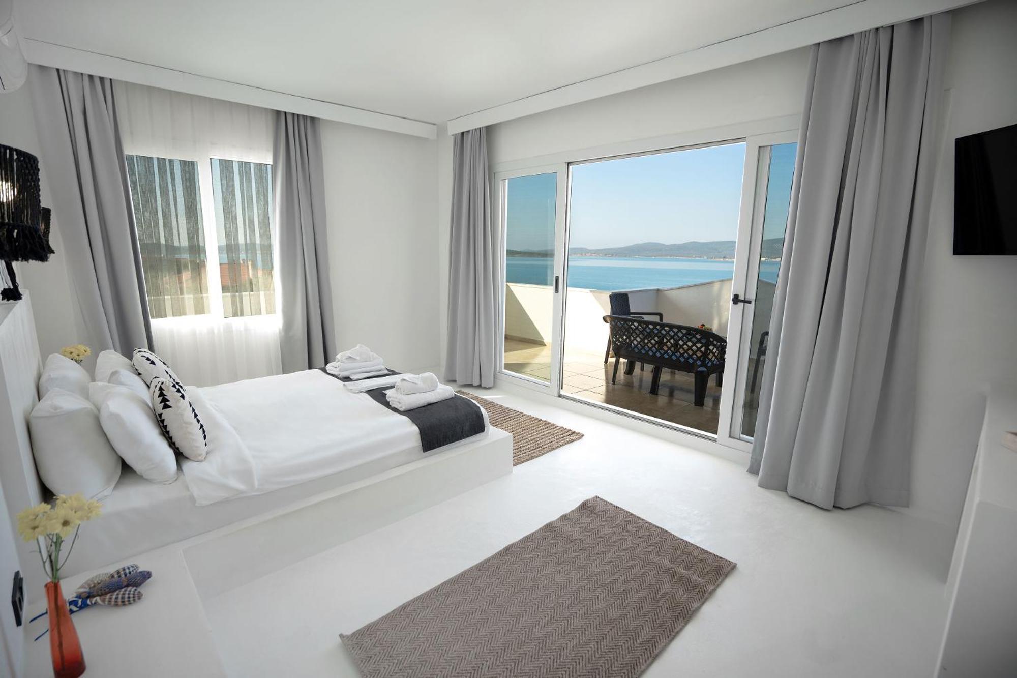 Camlik 87 Hotel Ayvalik Exterior photo