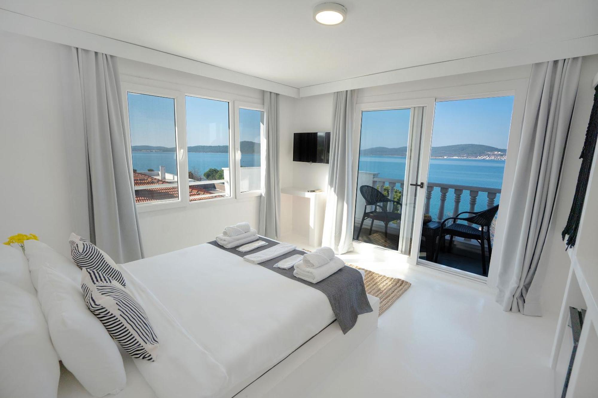 Camlik 87 Hotel Ayvalik Exterior photo