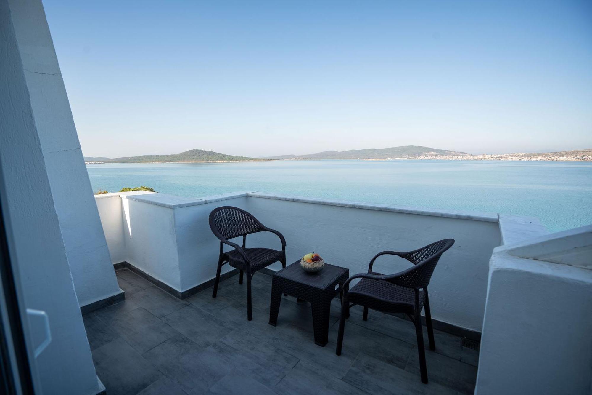 Camlik 87 Hotel Ayvalik Exterior photo
